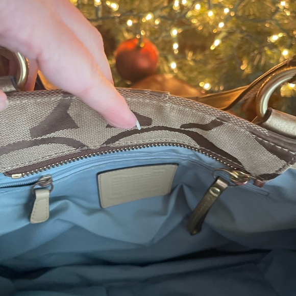 Coach - Picture 8 of 8